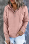 Sudadera con capucha básica para mujer, corte cómodo y diseño sobrio.